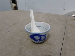 lot 183 image: Blue & White Ceramic Fish Design Dish Set