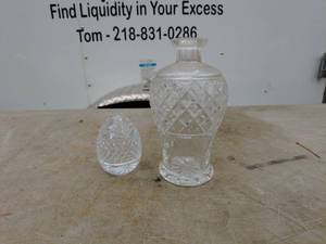 lot 190 image: Vintage Crystal Decanter and Egg Shaped Paperweight