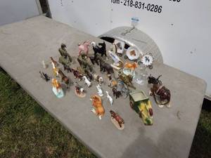 lot 196 image: Lot of Assorted Horse Figurines and Collectibles