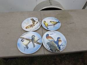 lot 202 image: Lot of Decorative Bird-Themed Plates