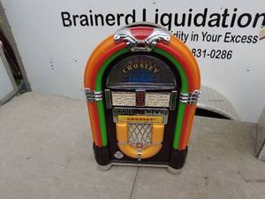 lot 224 image: Crosley iJuke Premier CR1702A Jukebox