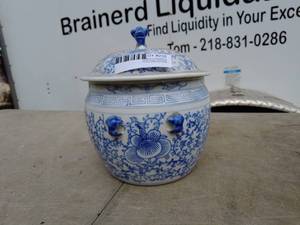 lot 232 image: Lot of 2 Decorative Ceramic Jars