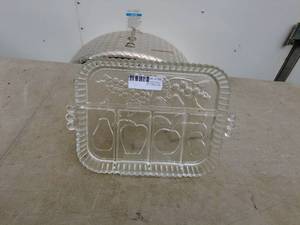 lot 185 image: Vintage Glass Divided Serving Platter with Fruit Design