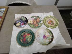 lot 222 image: Set of 5 Decorative Fruit-Themed Plates
