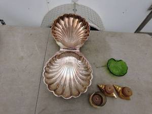 lot 264 image: Decorative Lot Clamshell Container, Green Glass Plate, and Candle Holders