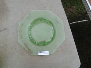 lot 267 image: Set of Green Vintage Glass Bowls and Octagonal Plate
