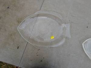 lot 313 image: Set of 2 Glass Fish-Shaped Platters