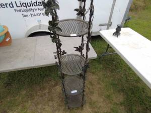 lot 316 image: Decorative Iron Corner Shelf with Leaf and Vine Design