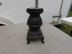 lot 319 image: Cast Iron Book Holder and Mini Cast Iron Stove Decorative Pieces