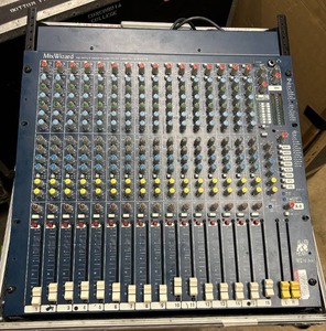 lot 4 image: Allen & Heath Mixwizard 16 with Road Case