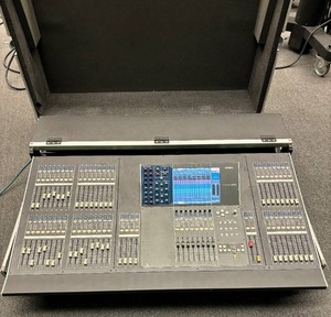 lot 3 image: Yamaha M7CL Digital Audio Mixing Console with Road Case