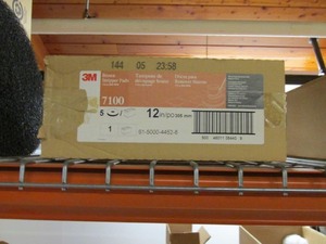 lot 22 image: 12 Brown Stripping Floor Pads