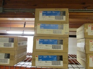 lot 25 image: 3M 13 Blue Cleaner Floor Pads