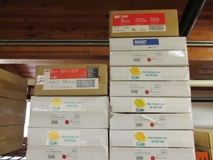 lot 28 image: 13 Red Buffer Floor Pads