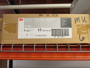 lot 30 image: 3M 17 White Super Polish Floor Pads
