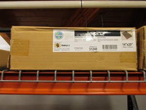lot 40 image: Triple S 14x20 Black Stripping Floor Pad