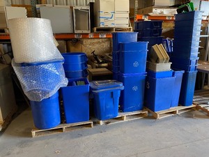 lot 16 image: Recycle Containers-Trash Cans-Totes