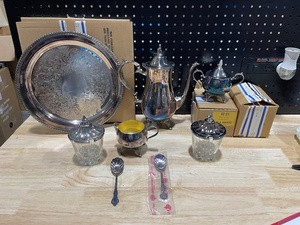 lot 10 image: William Rogers Tea Set