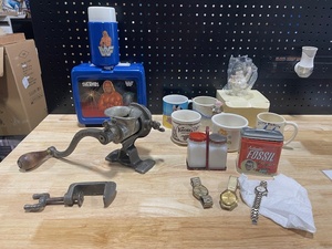 lot 42 image: Collectibles