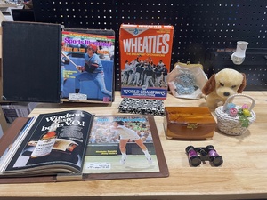 lot 43 image: Sports Collectibles