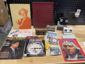 lot 45 image: Vintage Magazines and View Masters