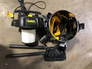 DEWALT 10 Gal. Stainless Steel WetDry Vacuum Customer Returns See Pictures