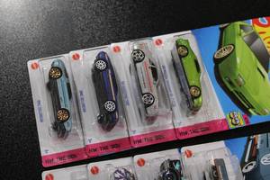 lot 100 image: 2021 Hot Wheel Die Cast Car Lot  8 Cars