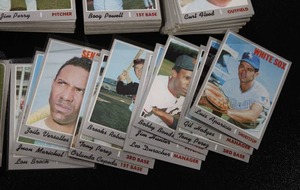 lot 124 image: 1970 Topps Baseball Card Lot  400 Cards Low to mid grade or better
