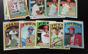 lot 126 image: 1972 Topps Baseball Card Lot  70 Cards Low Grade w Mid Grade Bob Gibson