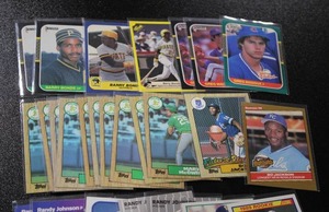 lot 179 image: Hall of Fame & Fan Favorite Baseball card Lot  33 Rookie Cards