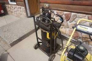 lot 78 image: Husky Brand Barrel OilerGreaer Hand Pump