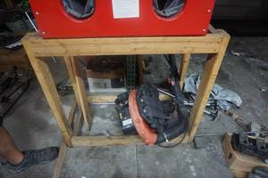 lot 92 image: Speedway Series Table Top Sand Blast Cabinet