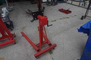 lot 100 image: Wheeled Engine Stand