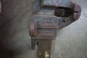 lot 105 image: Reed Manufacturing Heavy Duty Bench Vise