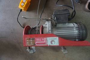 lot 115 image: Beamnova Brand Model A700 Electric Hoist With Remote Control