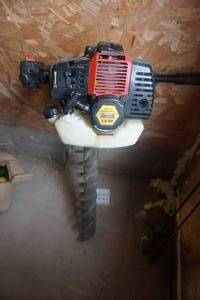 lot 141 image: Central Machinery 1.5 hp Landscape Auger Drill With Bit