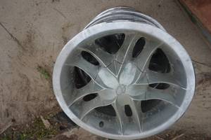 lot 145 image: 4 - 17 Chrome 6 Bolt Truck Rims