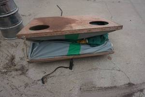 lot 146 image: Portable Folding Ice Fishing House