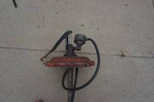 lot 147 image: Lincoln Brand Oil Barrel Lubrication Pump