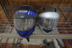 lot 185 image: 2 - Full Face Shield Snowmobile Riding Helmets
