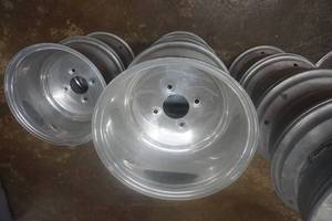 lot 214 image: 3 - 14 Aluminum ATV Rims