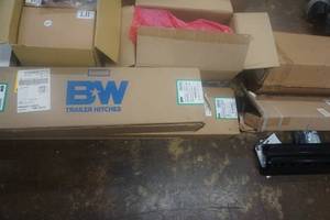 lot 267 image: BW Hitches Model GNRC959N & GNRM1067 ChevyGMC Duramax 5th Wheel Ball Hitch Mounting Kit