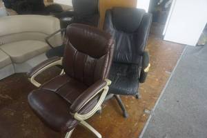 lot 291 image: Lot of 3 Wheeled Office Chairs
