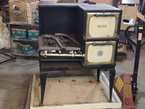 lot 2 image: Vintage SanicO Sanitary Coil Kitchen Gas Stove
