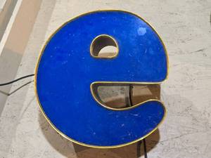 lot 3 image: Neon 14 Letter e - Worked when removed from service