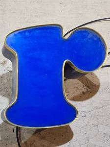 lot 6 image: Neon 14 Letter r - Worked when removed from service