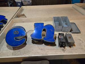 lot 10 image: Neon e and n, broken neon tube as well as untested Neon Transformers