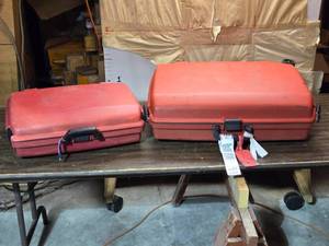 lot 12 image: Vintage Hard Sided Samsonite Luggage - 2 Pieces