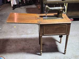 lot 14 image: New Home Sewing Machine and Table