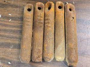 lot 20 image: Lot of 5 Vintage Window Weights - 3 Pounders()